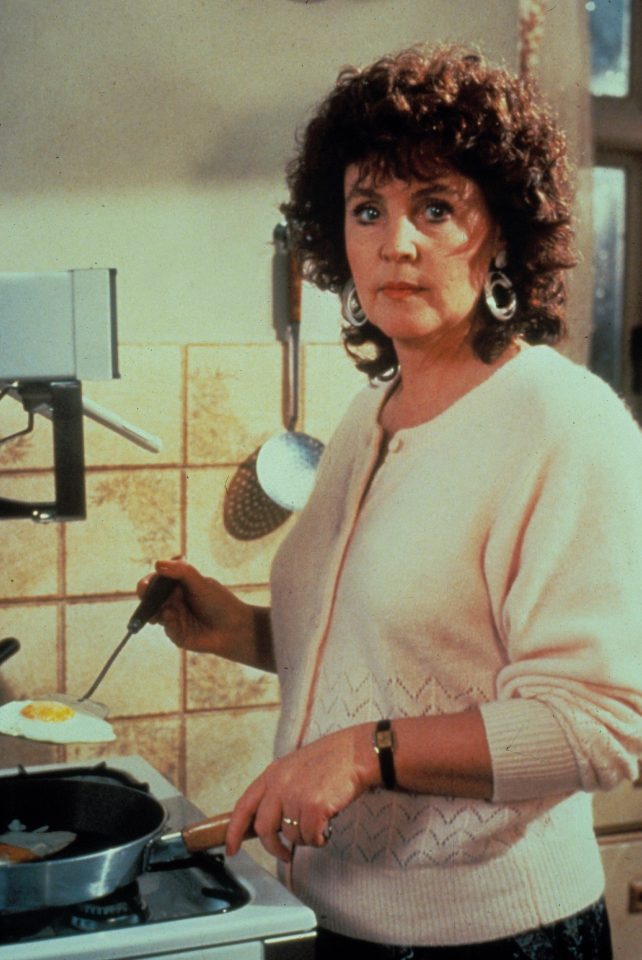  Pauline Collins played the starring role of Shirley Valentine