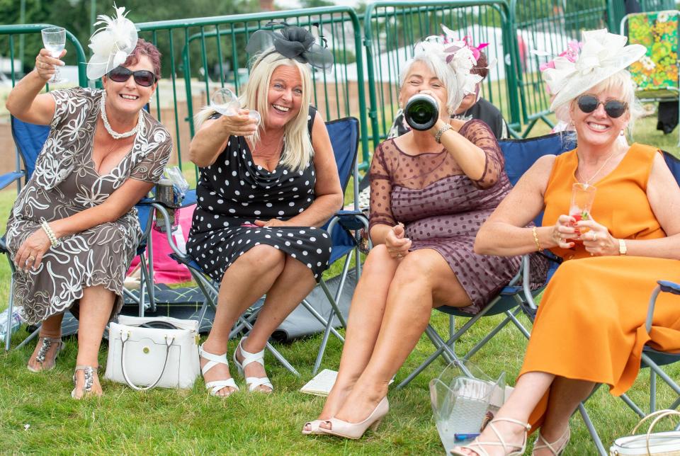  Cheers to that! Picnics and bubbly seemed the order of the day for some fun-loving punters