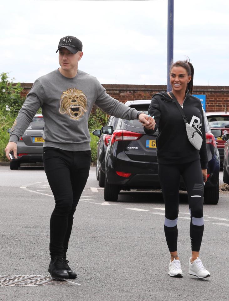  Katie Price is so besotted with Kris Boyson pals say she's already dreaming of their magical wedding day