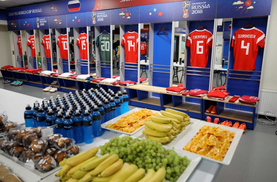 Russia chomp on fruit and muffins, washed down with Powerade pre-game