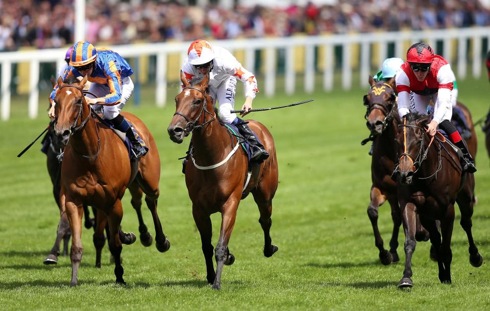  Signora Cabello (centre) has now won her last three starts