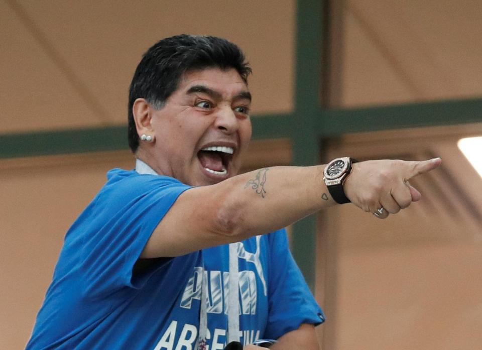  Diego Maradona wants to have a word with the under-performing Argentina star