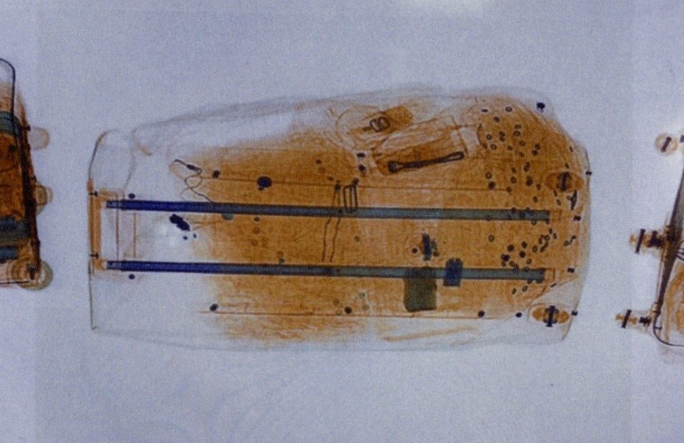  X-ray of holdall containing a dummy IED that passed undetected through QEII Terminal, Pod 1