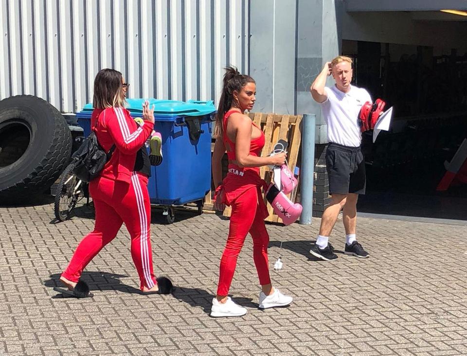  Katie wore a red outfit for the workout