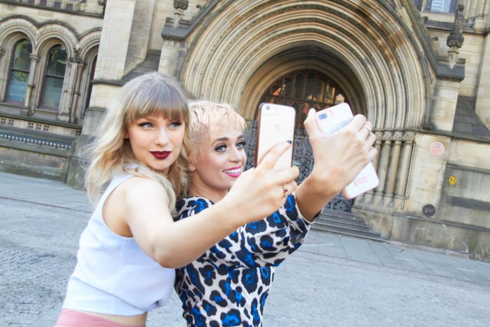  Taylor Swift and Katy Perry seemed to have no more bad blood as they were spotted in Manchester