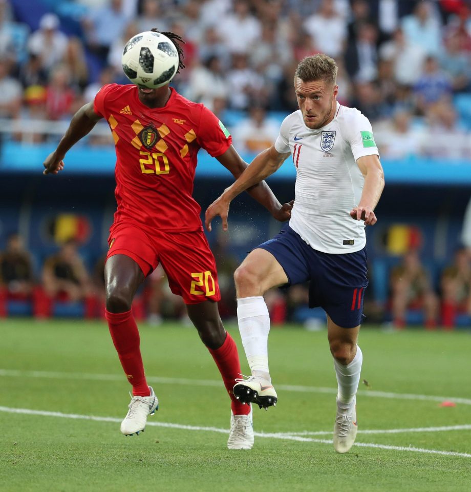 Jamie Vardy chases down the ball as he vies with Dedryck Boyata