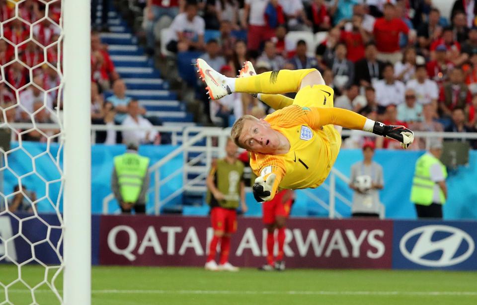 Pickford dives but can do nothing against the winger's fine curled effort