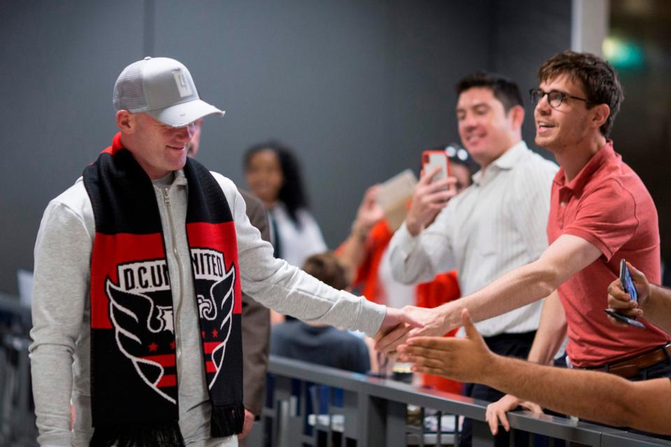  Wayne Rooney greets his new fans in America as he touches down to sign for DC United