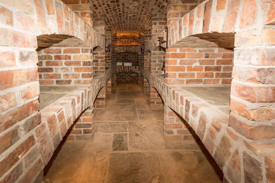  Underground wine cellars can accommodate hundreds of bottles