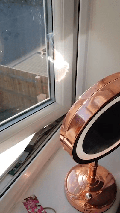  The video shows how quickly a fire can start when sunlight reflects on a mirror