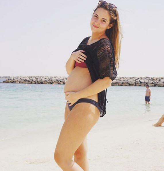  Jacqueline Jossa gave birth to a baby girl this morning