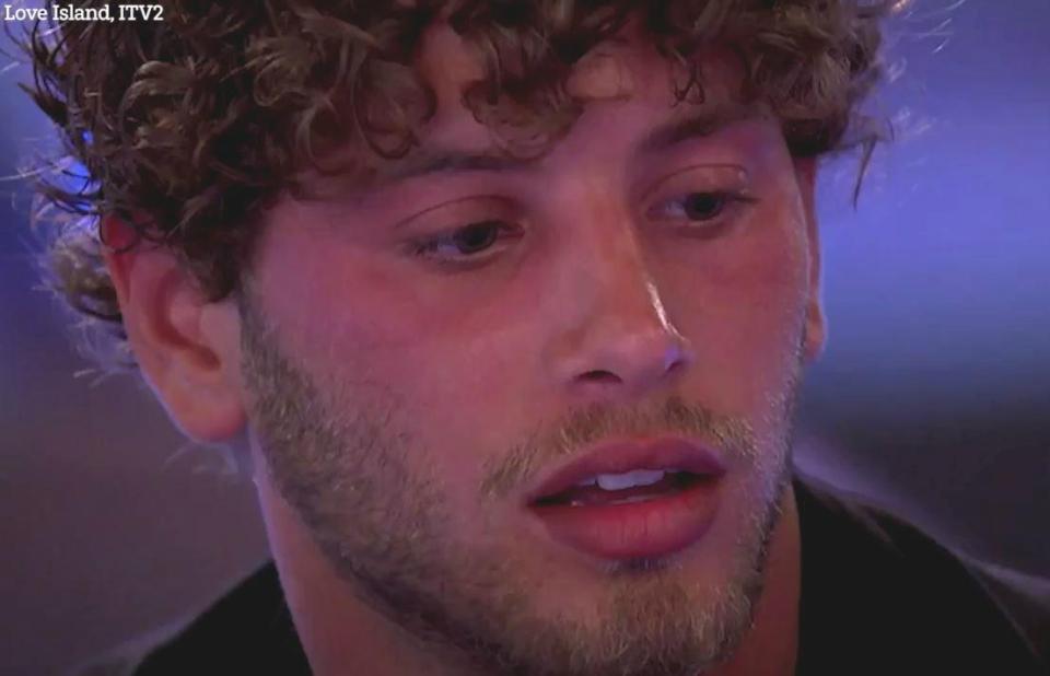  Eyal argues back as he looks gobsmacked by Megan's announcement