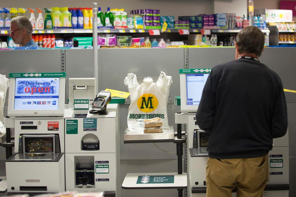  Brits steal £3.2 billion a year of groceries using self service checkouts