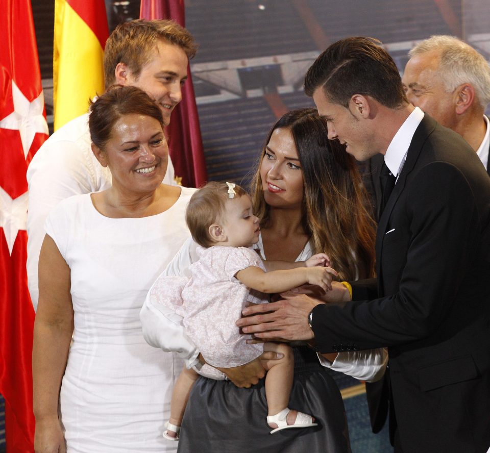  Emma's mother, Suzanne McMurray, in white with her daughter and Gareth Bale