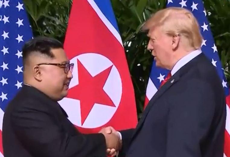 Touching moment... Kim parts with an invitation to his country 