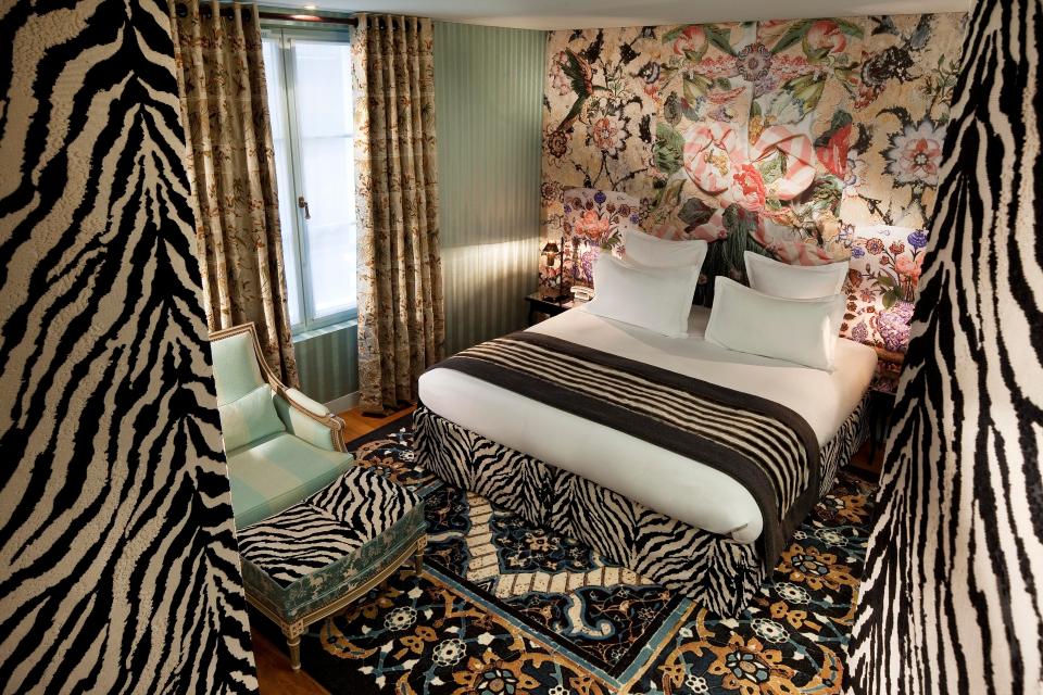  Deluxe room in hotel offers bold prints