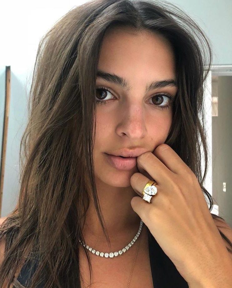  Emily Ratajkowski has shown off her engagement ring for the first time since her secret wedding