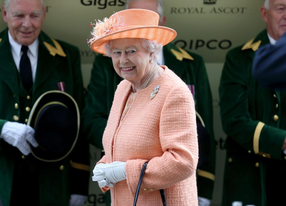  Irrespective of the temperature the Queen wears gloves