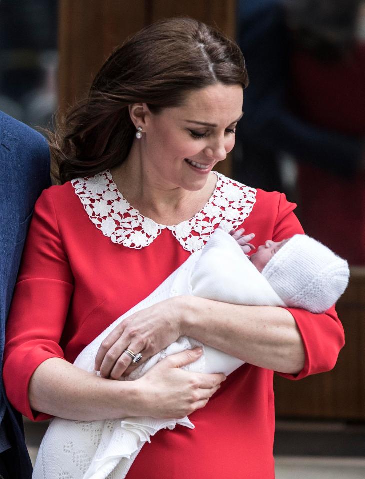  Kate posed for photos with Prince Louis only seven hours after giving birth