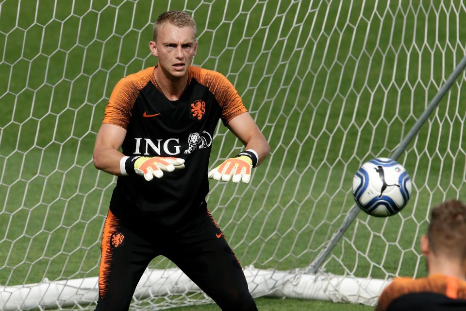  Holland stopper Jasper Cillessen would be available for around £31million