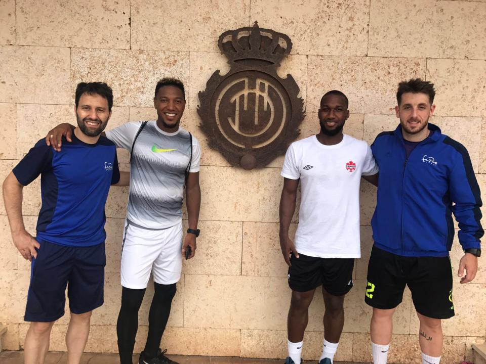  Junior Hoilett with ex-Swansea midfielder Jonathan de Guzman and personal trainers in Spain