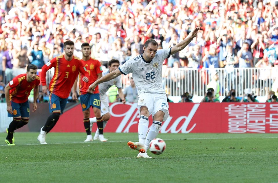  Artem Dzyuba coolly slotted home his spot-kick to equalise