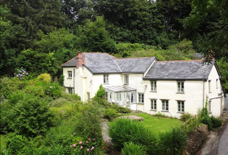  This Cornish cottage dates back to the 17th century and looks like something from BBC hit drama Poldark