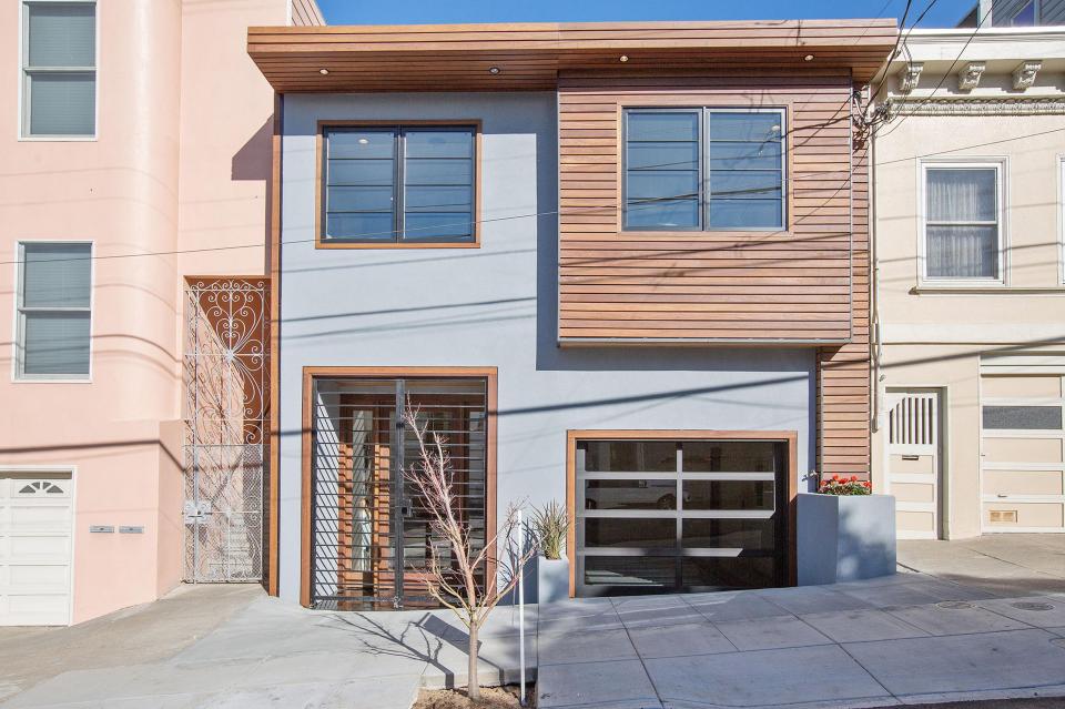  Situated next to Golden Gate Park, this San Francisco home was built in the 1920s