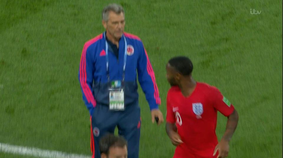  Sterling clearly unimpressed by the Colombian coach's actions