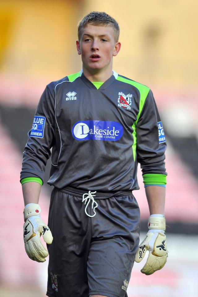  Pickford made his professional debut on loan at Darlington in the Conference