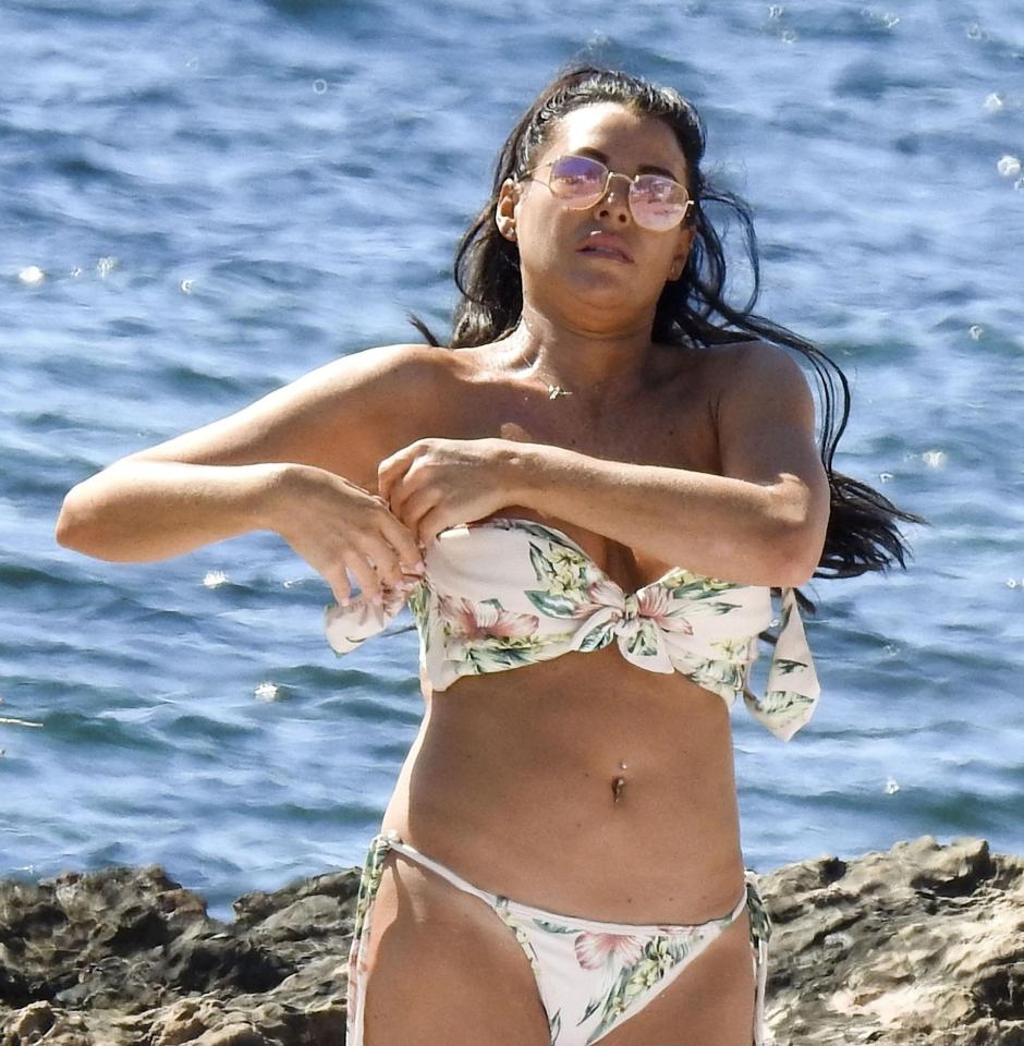  Jess was seen readjusting her bikini to avoid the dreaded tan line