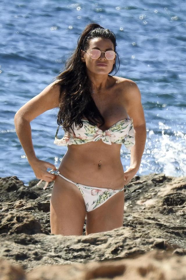  Jess Wright showed off her amazing curves in Ibiza