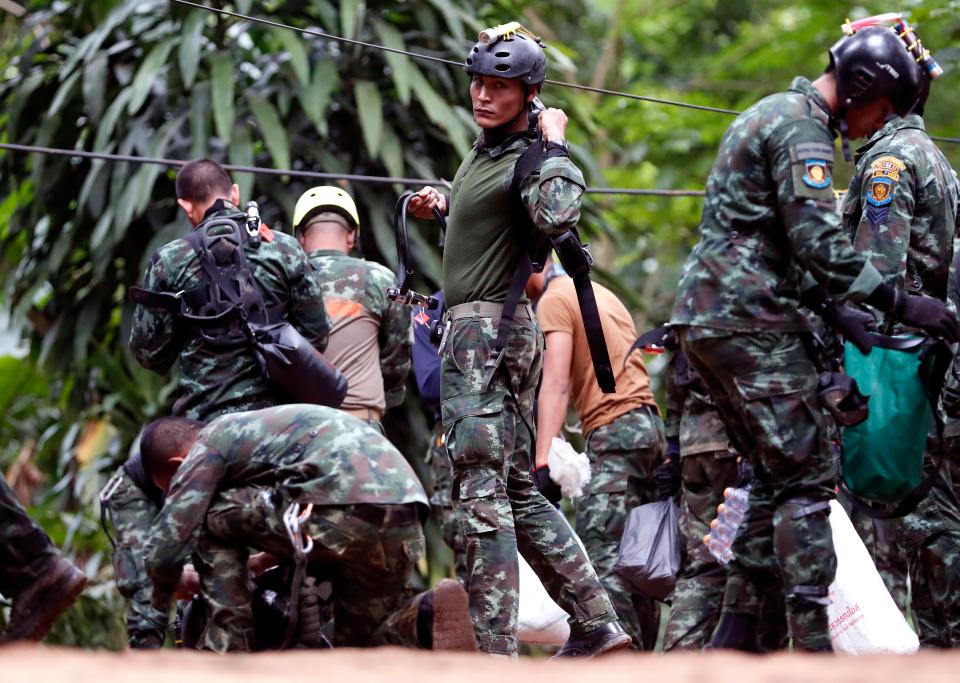  Hundreds of rescue workers are now working to rescue the stranded football team and their coach