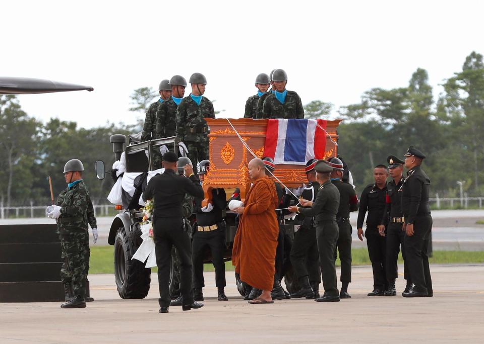  The hero's coffin arrives at the airport following his tragic death in the cave in northern Thailand