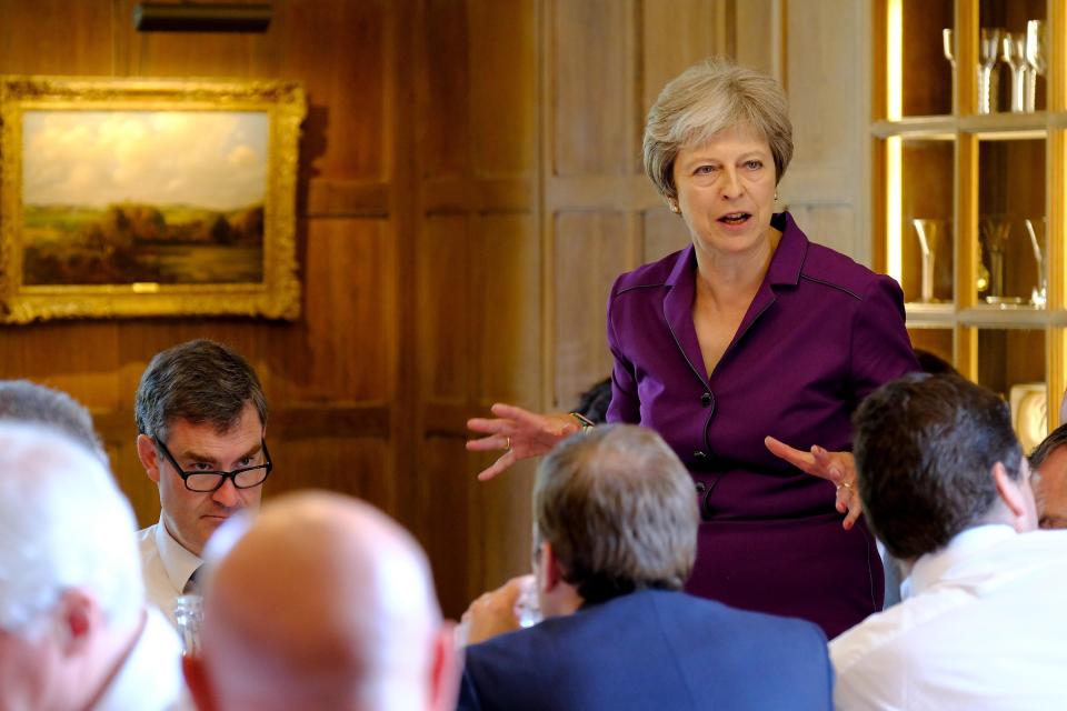  Theresa May told her ministers to accept her Brexit customs plan