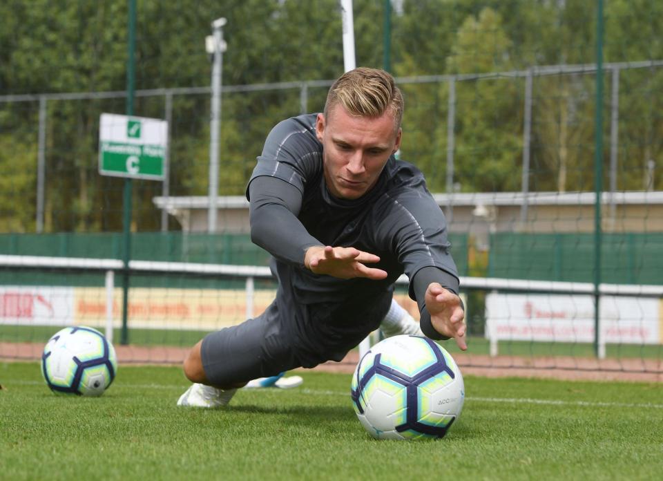  Bernd Leno will battle with Petr Cech to be first-choice this season