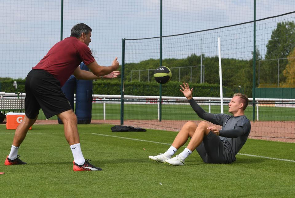  Bernd Leno put through his paces by Arsenal goalkeeper coach Sal Bibbo