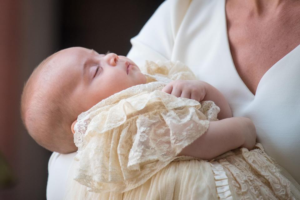  Prince Louis asleep in his mum's arms ahead of his christening this afternoon