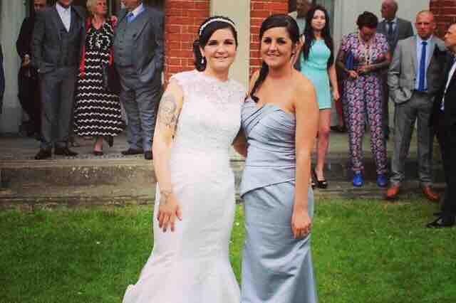  Ashleigh on her wedding day with sister Stacie Kelly, who is raising money to bring her home