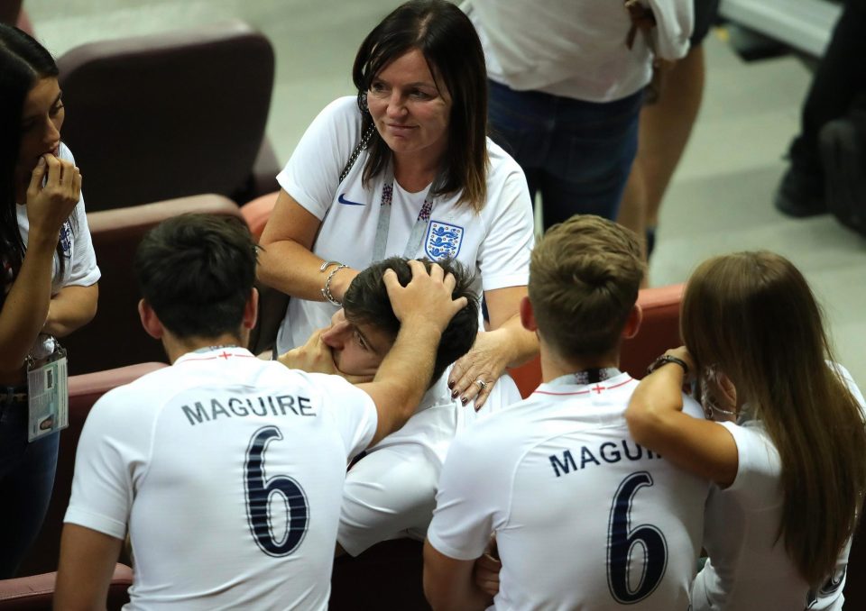  Harry Maguire's family consoles him after his loss