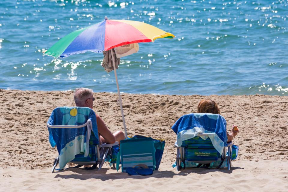  A couple enjoyed the sunshine in Poole this weekend