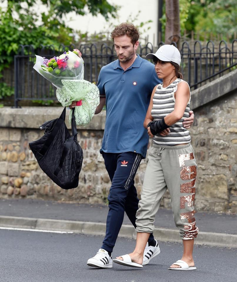  He kindly carried a large bouquet of flowers for Roxanne as they made their way to their house in York