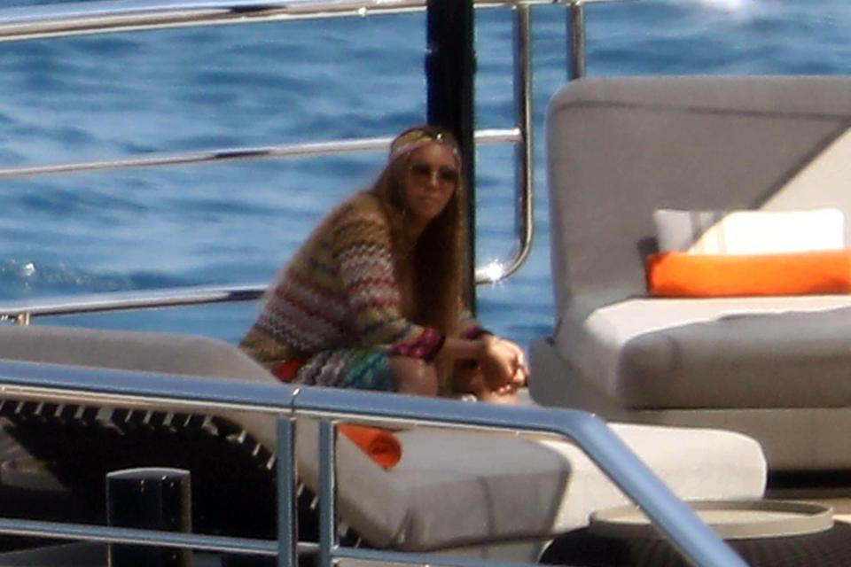  Beyonce looked happy and relaxed on her holiday