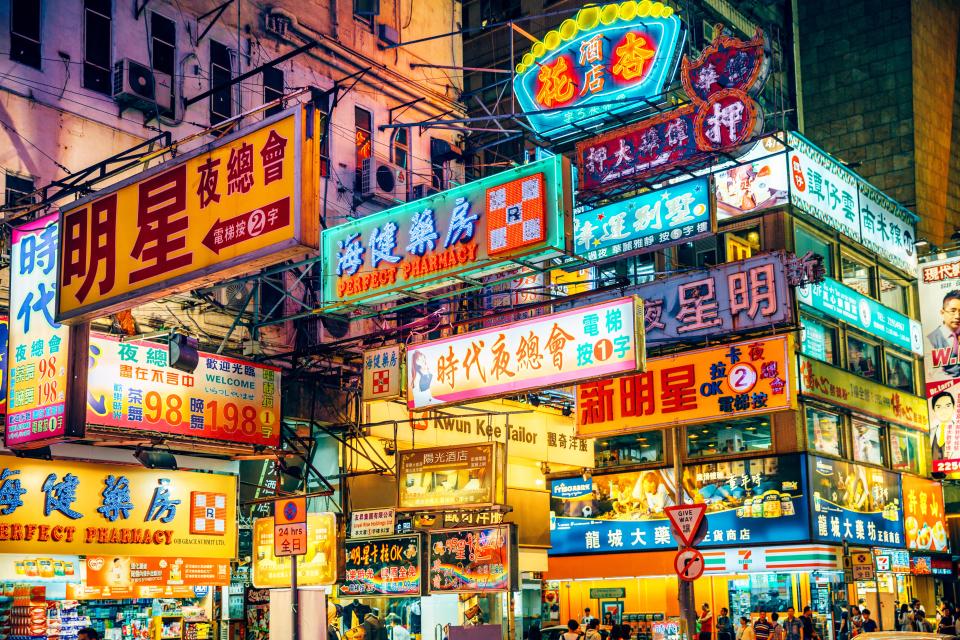  The Lucky Man actors checked out the traditional markets and temples in Hong Kong