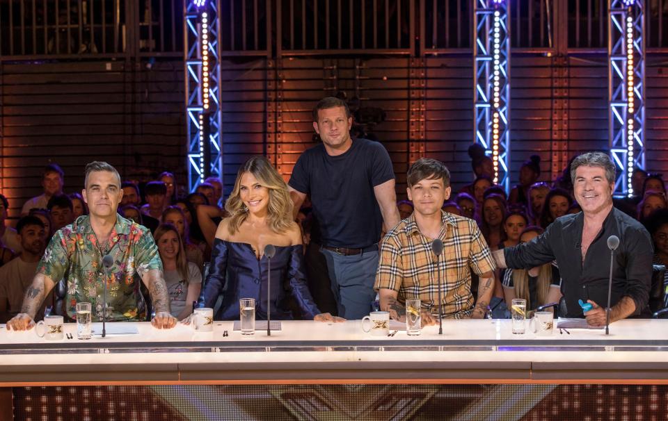  She wowed the new panel, from left, Robbie Williams, Ayda Field, Louis Tomlinson and Simon Cowell