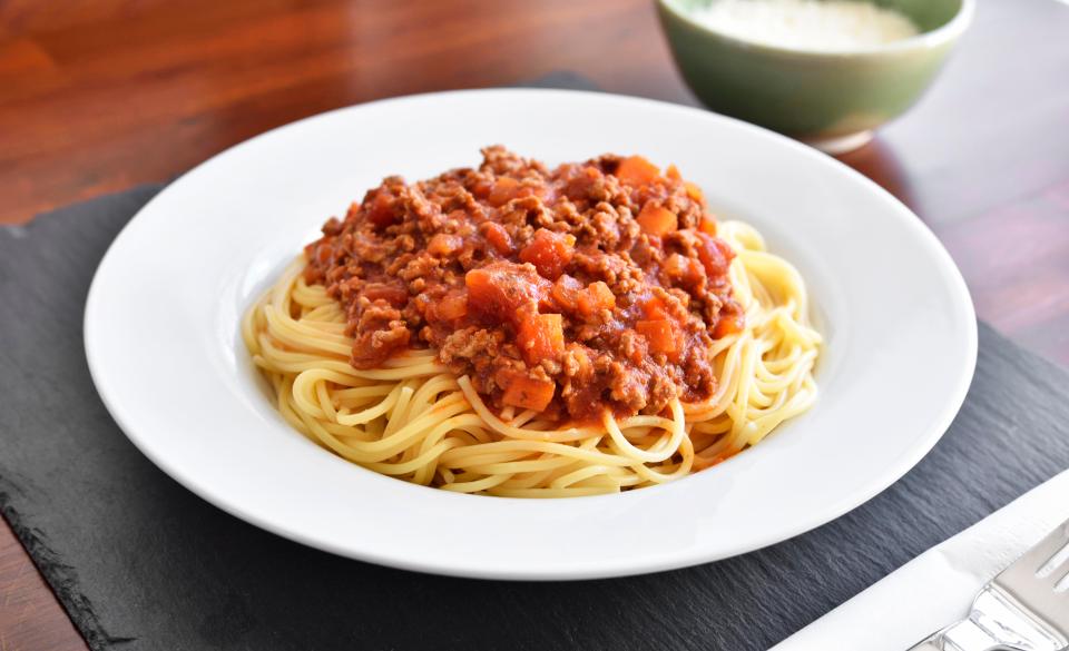  Paste gets digested slowly and with a lean bolognese you can fill up without filling out