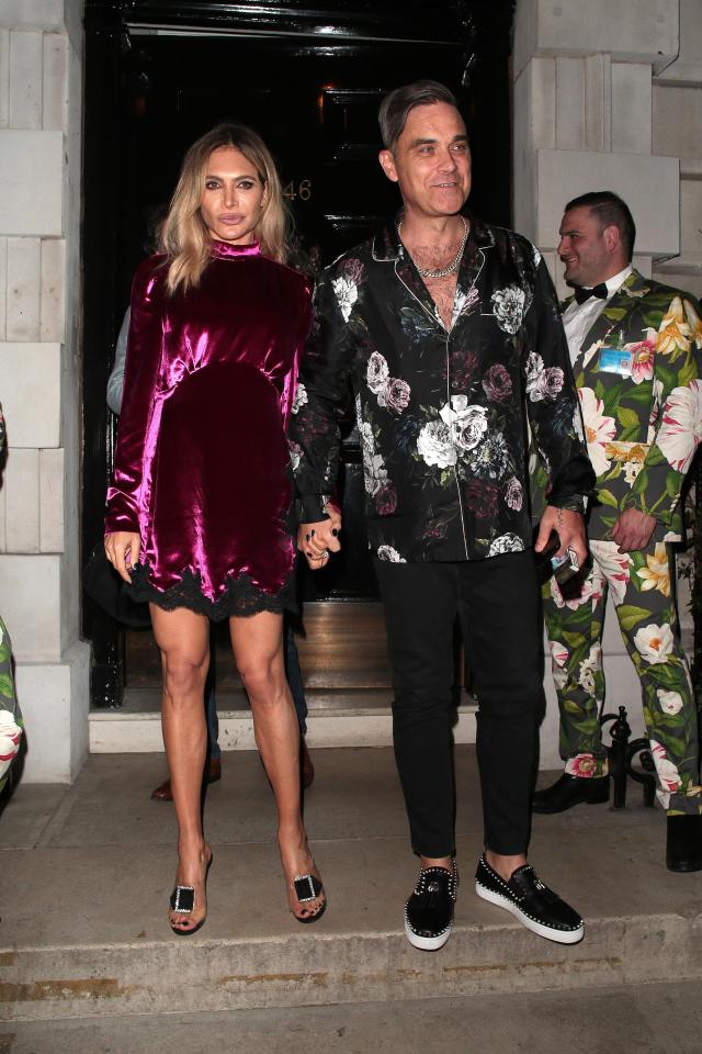  Ayda Field was overshadowed by her husband's loud shirt