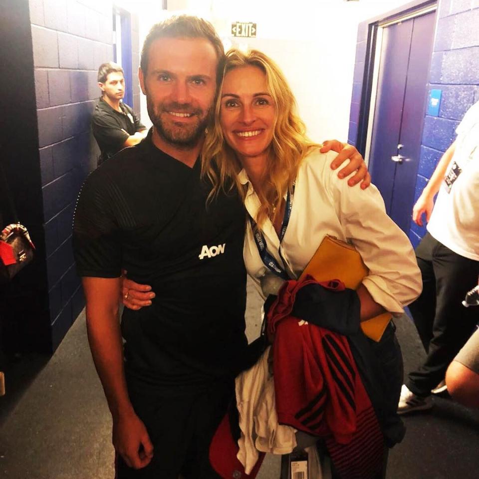  Midfielder Juan Mata, who got the assist for Alexis Sanchez's goal, then got a selfie with Hollywood royalty