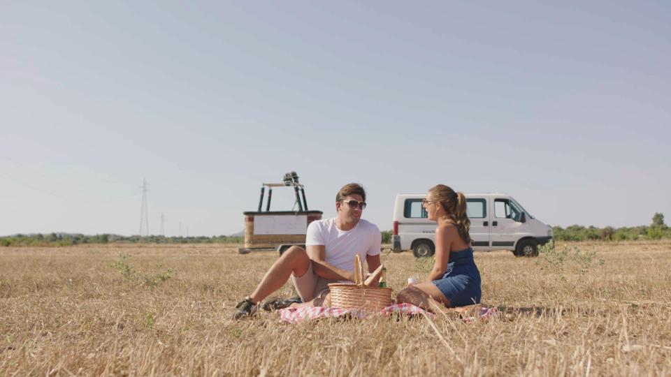  The couple were on a picnic after their hot air balloon ride