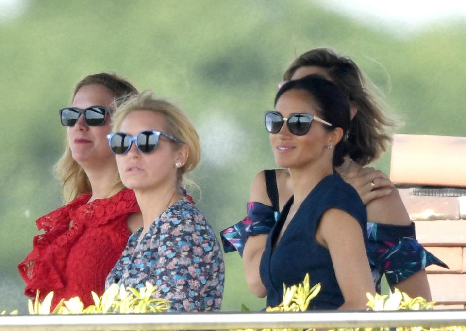  Meghan Markle watches her prince play polo